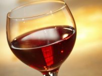 Бокал красного вина в день - непременное условие здоровья, считают южноафриканские ученые